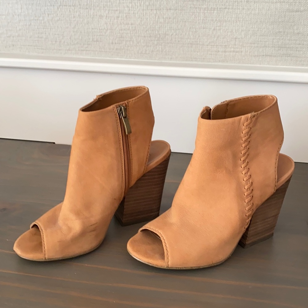 Steve Madden leather open toe size 6.5